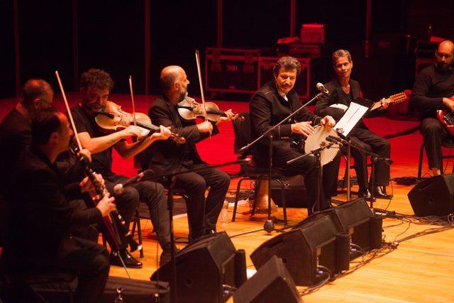  1 Festival İzmir de Burhan &Ouml;&ccedil;al ve İstanbul Oriental Ensemble konseri 2