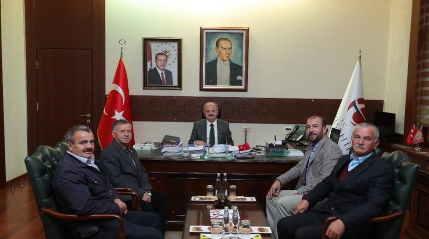 Vali &Ccedil;akacak, Seyitgazi Muhtarlar Derneği y&ouml;neticilerini kabul etti