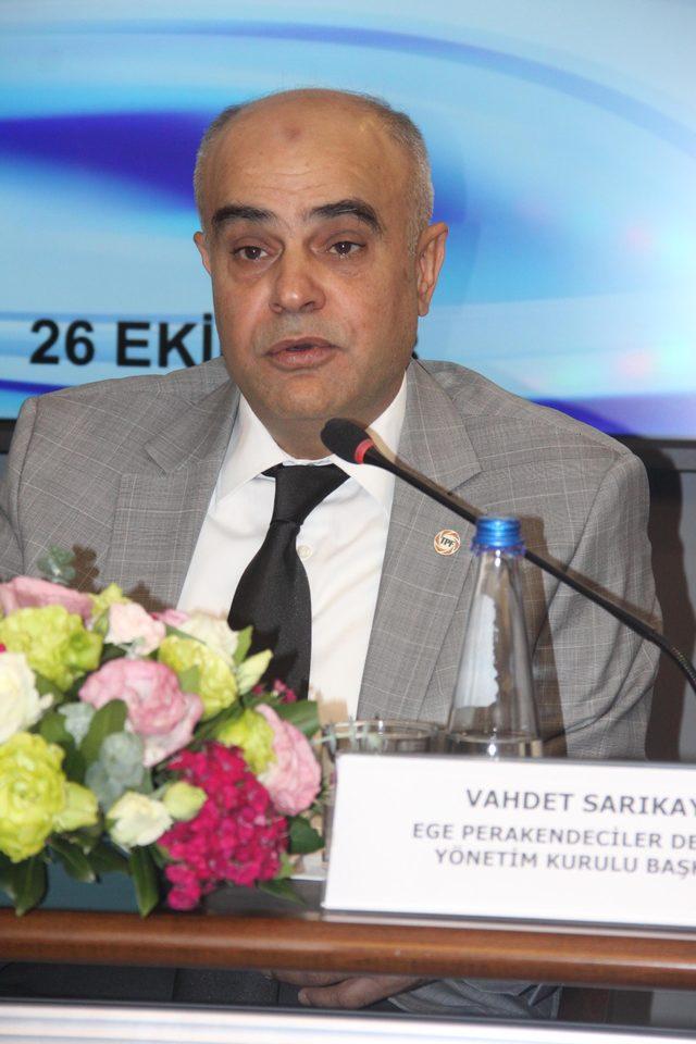 İndirim kampanyası için el sıkışıp 'Dost düşman alışveriş görsün' dediler