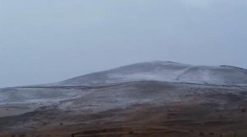 Horasan dağları beyaza b&uuml;r&uuml;nd&uuml;