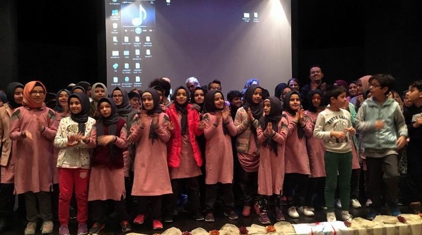 Sağlıklı beslenmeyi tiyatro oyunu ile &ouml;ğrendiler