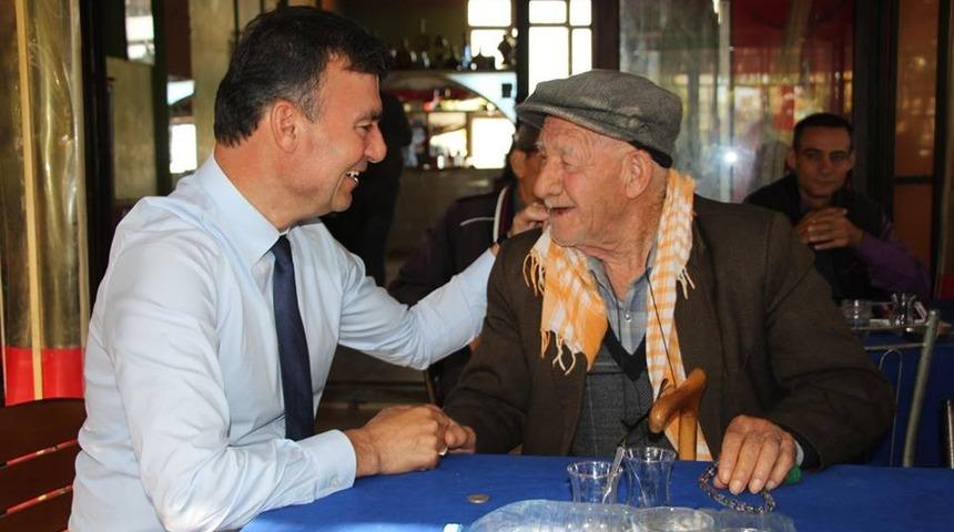 Başkan Akın se&ccedil;im &ccedil;alışmalarına Kuşadası&rsquo;nda devam etti