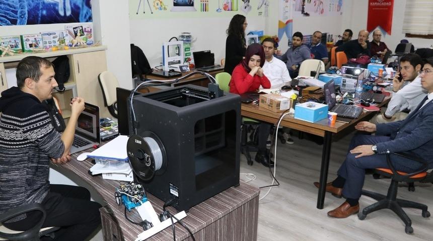 Karak&ouml;pr&uuml;&rsquo;de &ouml;ğretmenlere kodlama eğitimi