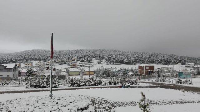 Niksar Çamiçi Yaylası beyaza büründü