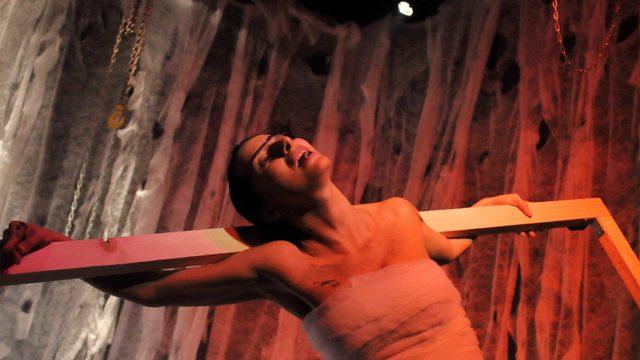 Sahnede hem kendin hem de 'Frida Kahlo' olmak