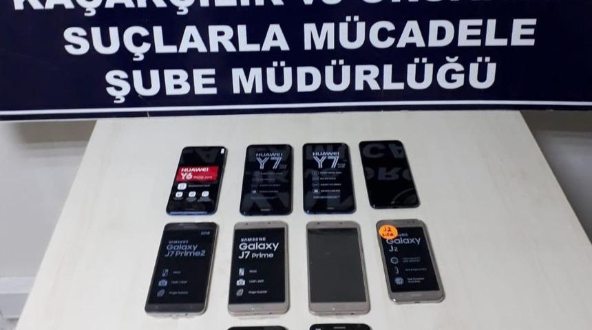 Van&rsquo;da 10 adet ka&ccedil;ak cep telefonu ele ge&ccedil;irildi