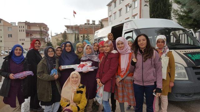 Ortaokul öğrencilerinden hastalara ziyaret sürprizi