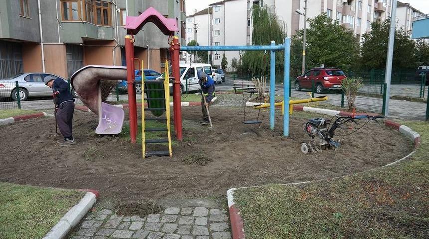 Parklarda bakım onarım &ccedil;alışması