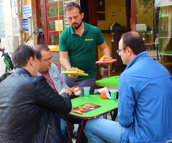 Takım elbisesini çıkardı, bu işe girdi! G1