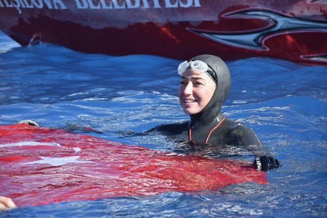 Şahika Ercümen rekoru Cumhuriyetin 95. yılına hediye etti