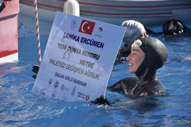 Şahika Ercümen rekoru Cumhuriyetin 95. yılına hediye etti