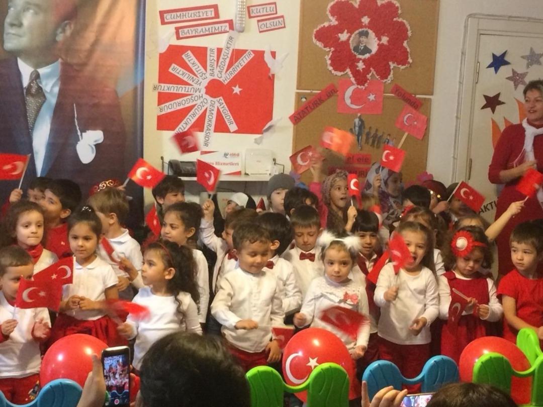 Minik &ouml;ğrenciler 29 Ekim Cumhuriyet Bayramını coşkuyla kutladı