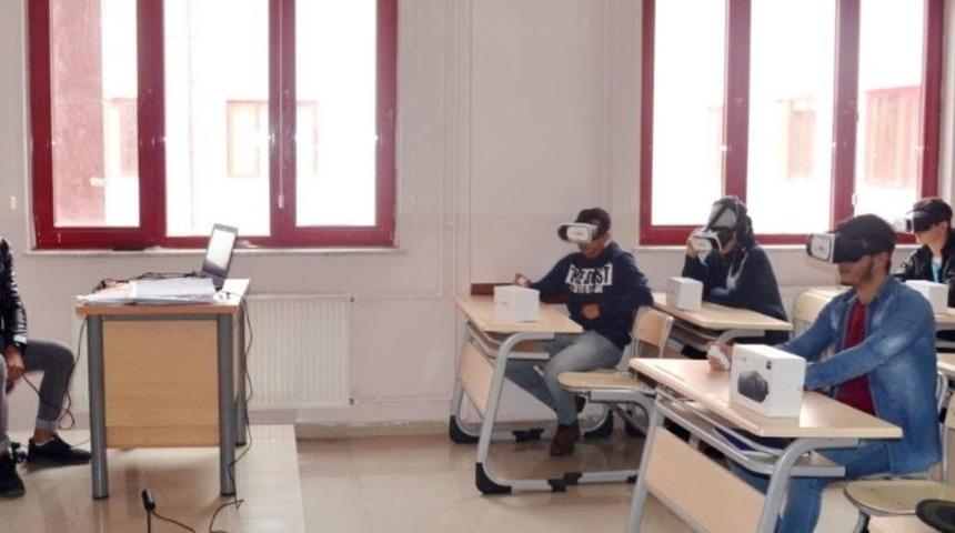 GA&Uuml;N Oğuzeli MYO &ouml;ğrencilerine sanal ger&ccedil;eklik tatbikatı yaptırıldı