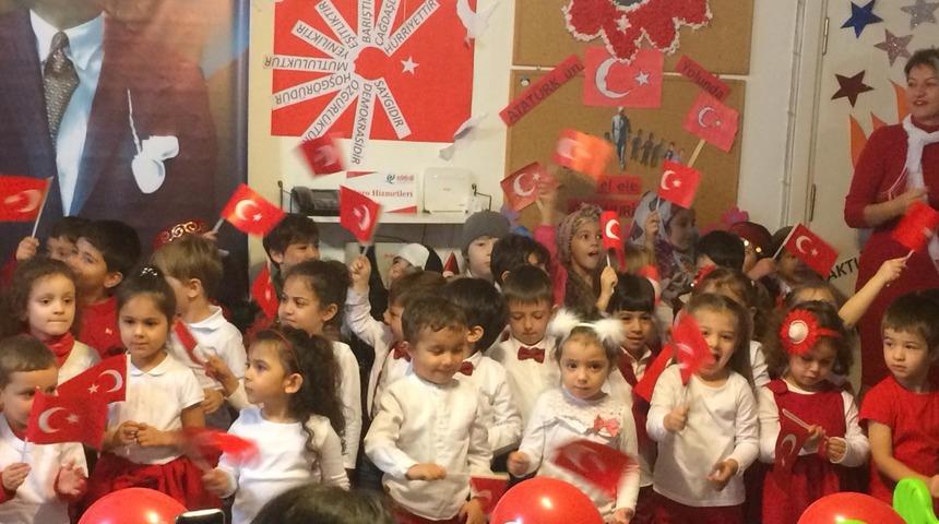 Minik öğrenciler 29 Ekim Cumhuriyet Bayramını coşkuyla kutladı 
