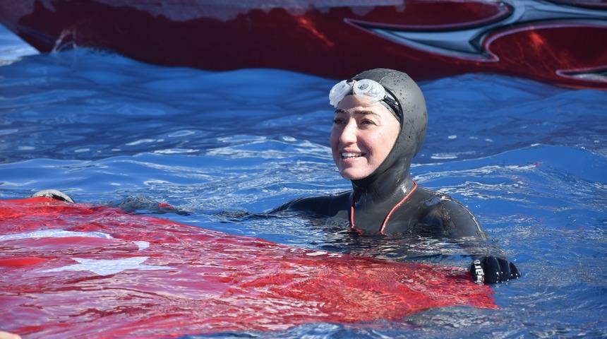 Şahika Ercümen rekoru Cumhuriyetin 95'inci yılına hediye etti