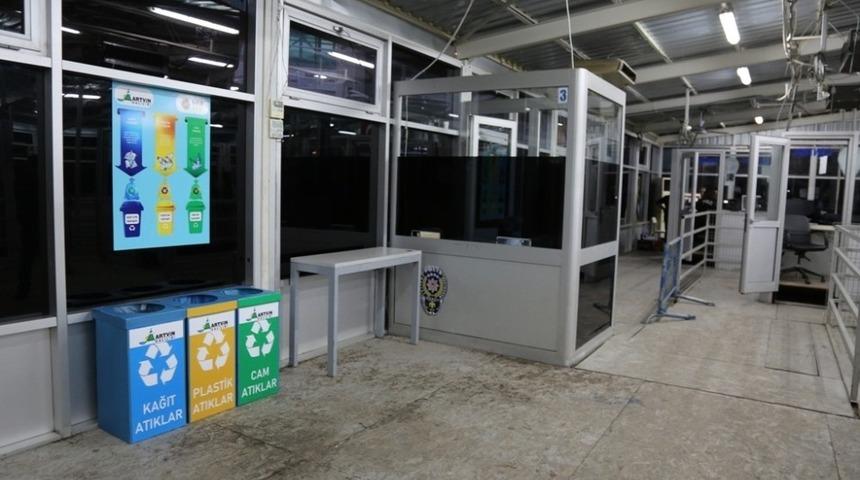 Sarp Sınır Kapısı&rsquo;nda ve resmi kurumlarda geri d&ouml;n&uuml;ş&uuml;m kampanyası