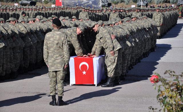 Ankara'da bedeli askerlik yapanlar yemin edip, terhis oldu