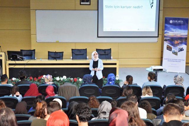 SAÜ’de “Kariyerinizi Planlarken” konulu konferans düzenlendi