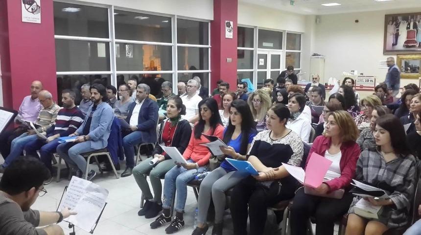 Halk M&uuml;ziği korusu provalara başladı