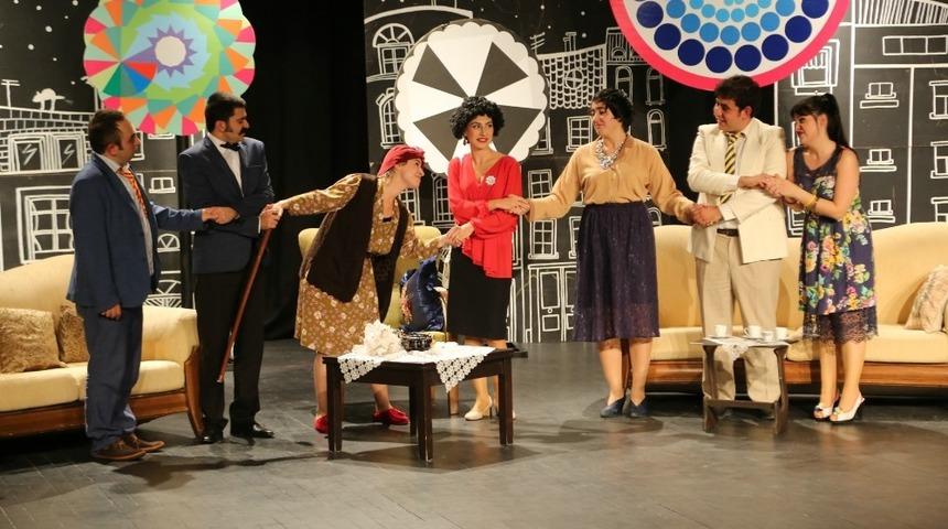 Perde, Komedi Pazarı ile açıldı