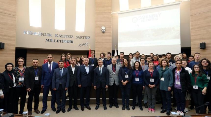 Tahmazoğlu, yabancı &ouml;ğrencileri ağırladı