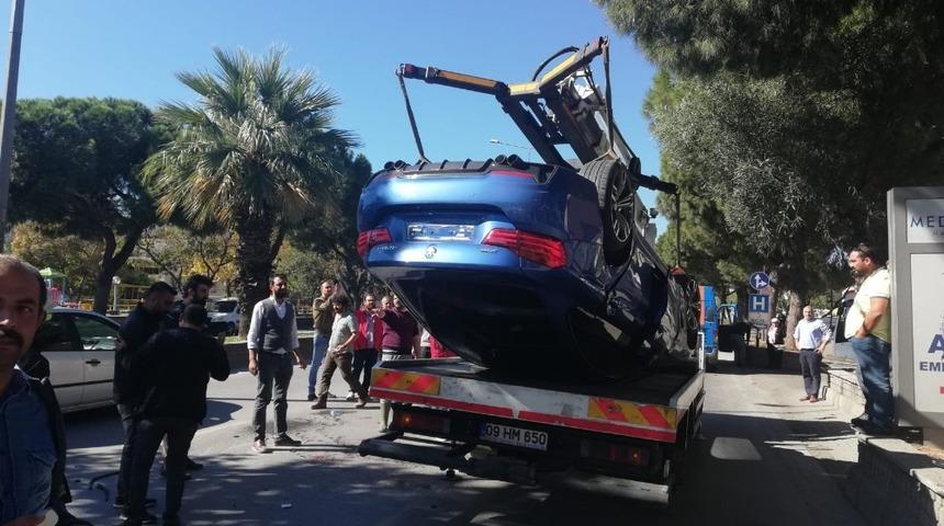 Minibüse çarpan otomobil takla attı: 2 yaralı