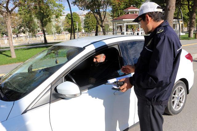 Yayalara yol vermeyen sürücülere para cezası