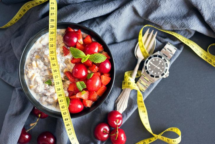 Aralıklı oru&ccedil; diyetini kadınlar nasıl yapmalı? Bu noktalara dikkat edin 