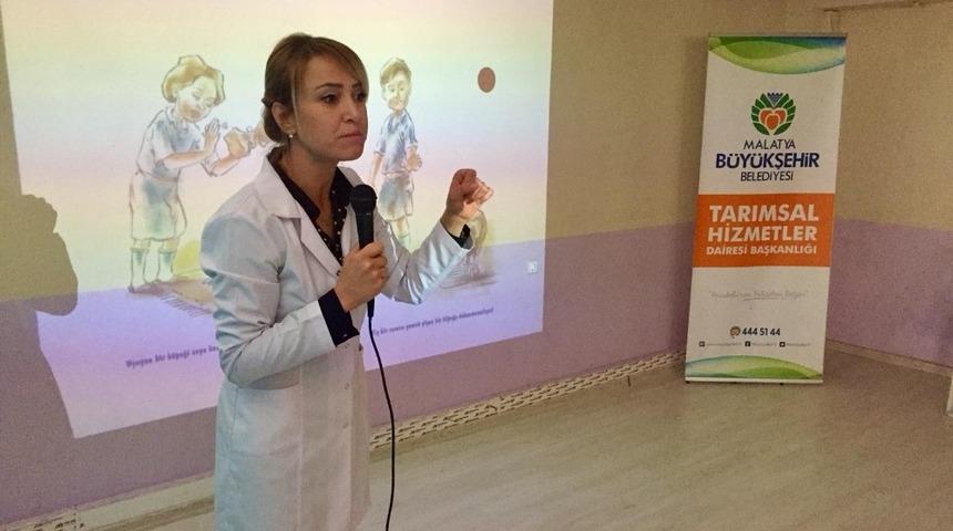 Okullarda &ccedil;ocuklara hayvan sevgisi anlatılıyor