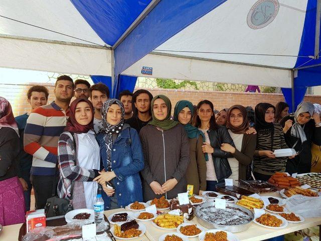 Üniversite de kermes düzenledi