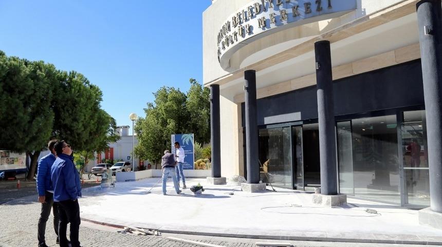 Başkan Kocadon, K&uuml;lt&uuml;r Merkezindeki &ccedil;alışmaları inceledi