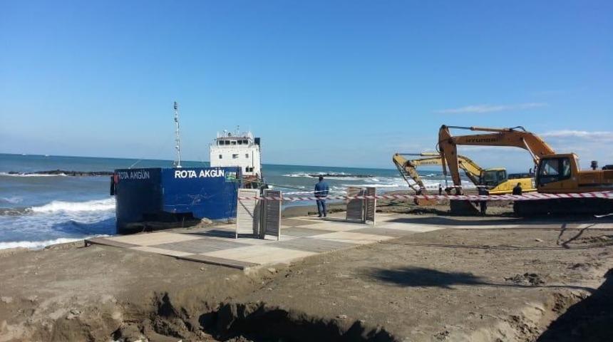 Karaya oturan gemi i&ccedil;in kurtarma &ccedil;alışmaları başladı