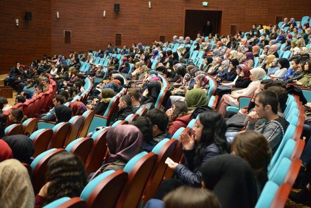 Uşak’ta ’Hurafelerden Arınmış İslam İnancı’ konuşuldu