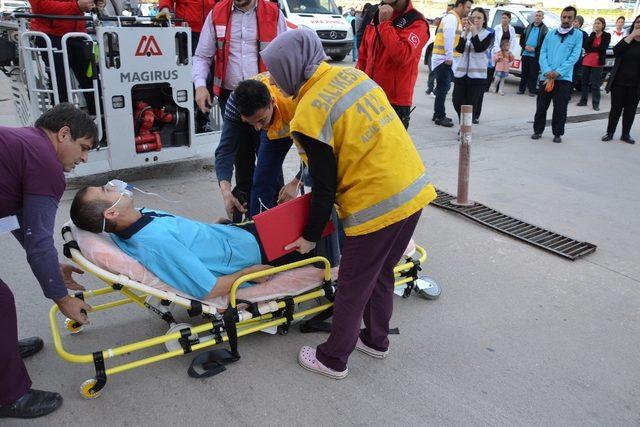 Devlet Hastanesi’nde gerçeğini aratmayan yangın tatbikatı