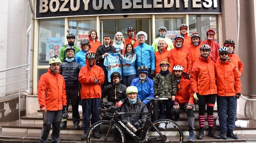 Başkent Ankara&rsquo;ya yola &ccedil;ıkan bisikletli grup Boz&uuml;y&uuml;k&rsquo;te