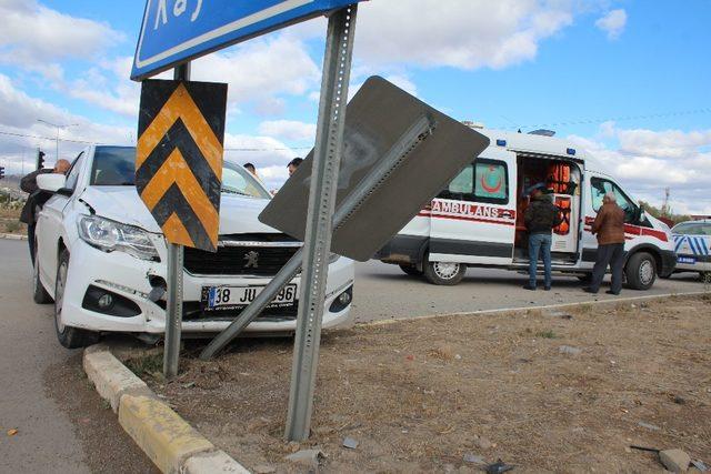 Sivas’ta trafik kazası: 2 yaralı