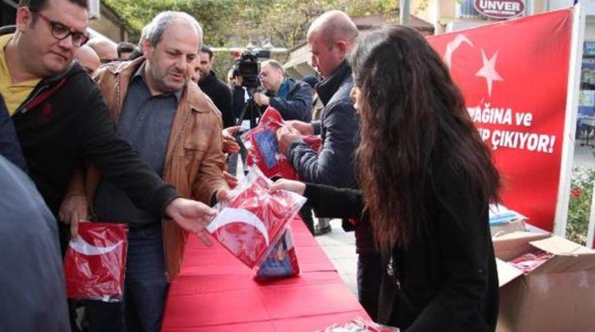 Silivri Belediyesi'nden 40 bin bayrak