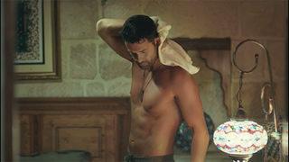 Aşk ve Mavi dizisinde Keremcem fit vücuduyla dikkat çekti! Keremcem hangi rolde oynuyor?