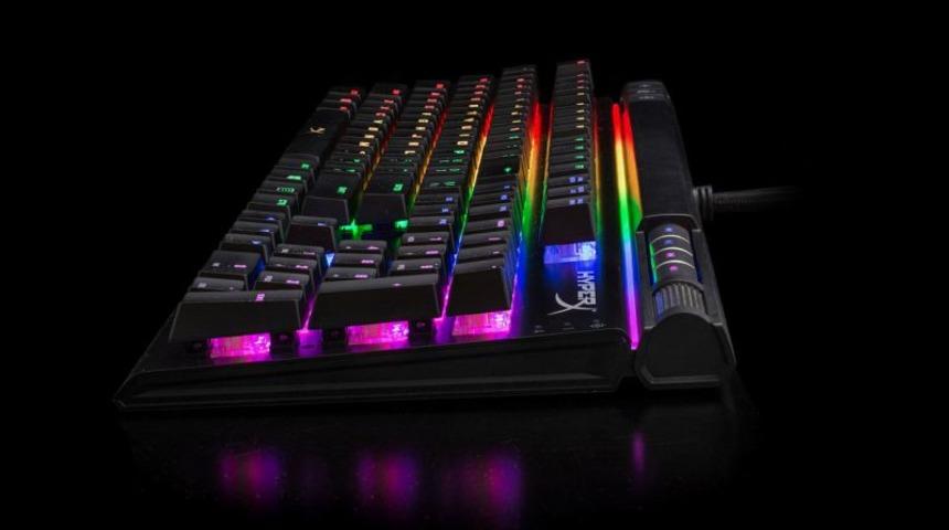 HyperX Alloy Elite:  RGB aydınlatmalı mekanik oyuncu klavyesi