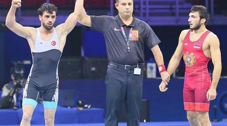 Kayseri Şekersporlu Milli G&uuml;reş&ccedil;i Ekrem &Ouml;zt&uuml;rk d&uuml;nya &uuml;&ccedil;&uuml;nc&uuml;s&uuml; oldu