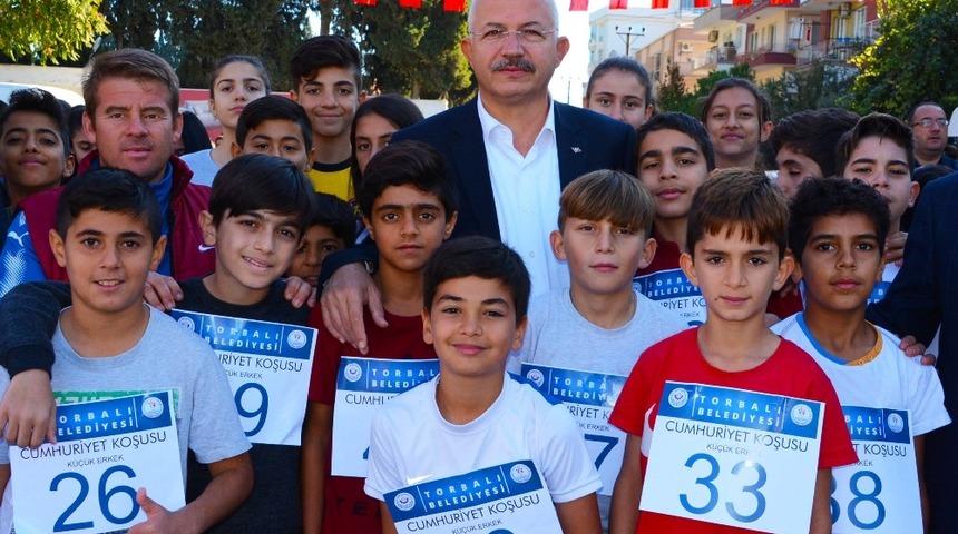 Torbalı cumhuriyet i&ccedil;in koştu