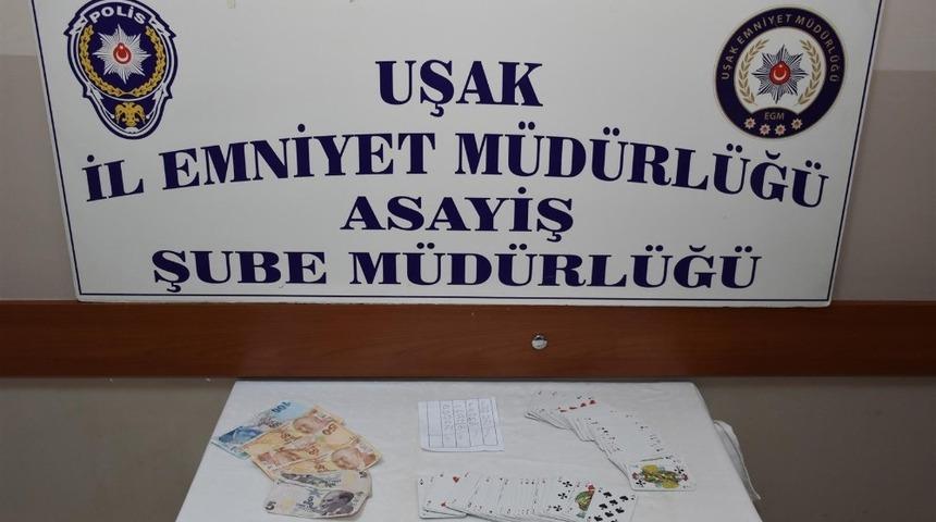 Uşak&rsquo;ta kıraathanede kumarcılara baskın