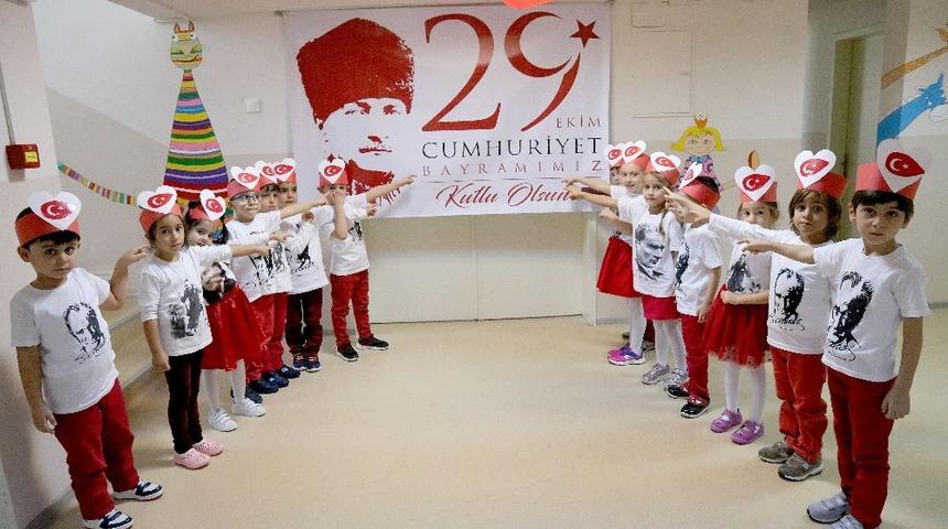 &Ccedil;ankayalı &ccedil;ocuklarda 29 Ekim Cumhuriyet Bayramı coşkusu