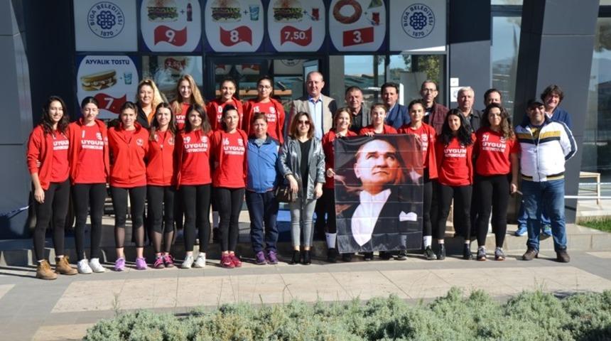 Başkan Işık&rsquo;tan, &Ccedil;i&ccedil;eklidedespor Voleybol Takımına kahvaltı