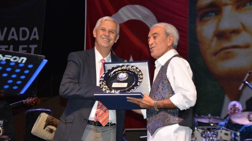 S&ouml;ke&rsquo;de Edip Akbayram&rsquo;la Cumhuriyet coşkusu