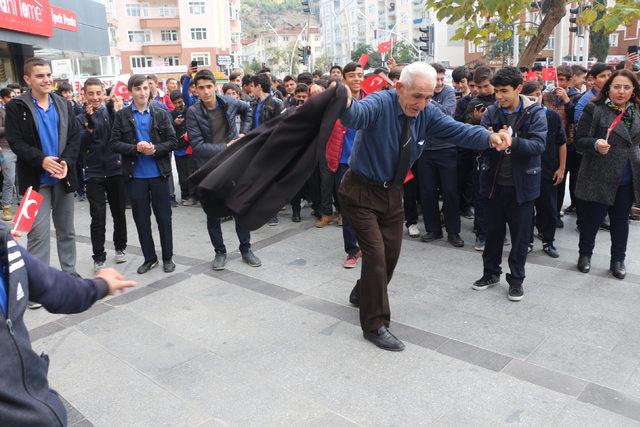 Emekli polisin Cumhuriyet coşkusu