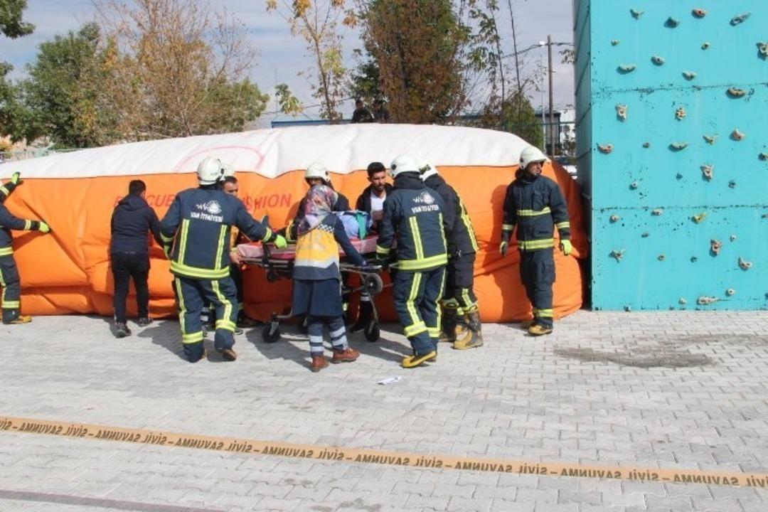 Van&rsquo;da 6 ilin katıldığı deprem tatbikatı tamamlandı