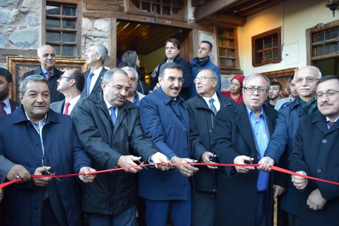 Emiroğlu Konağının a&ccedil;ılışı yoğun katılım ile yapıldı