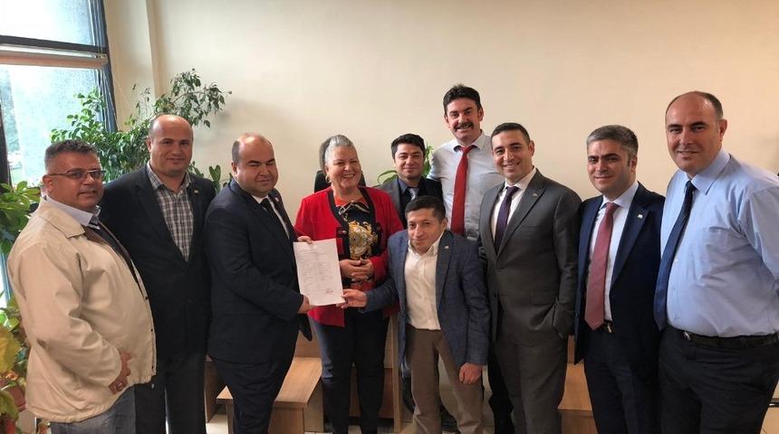 BEM-BİRSEN&rsquo;de g&uuml;ven tazeleyen &Ouml;zatıcı mazbatasını aldı