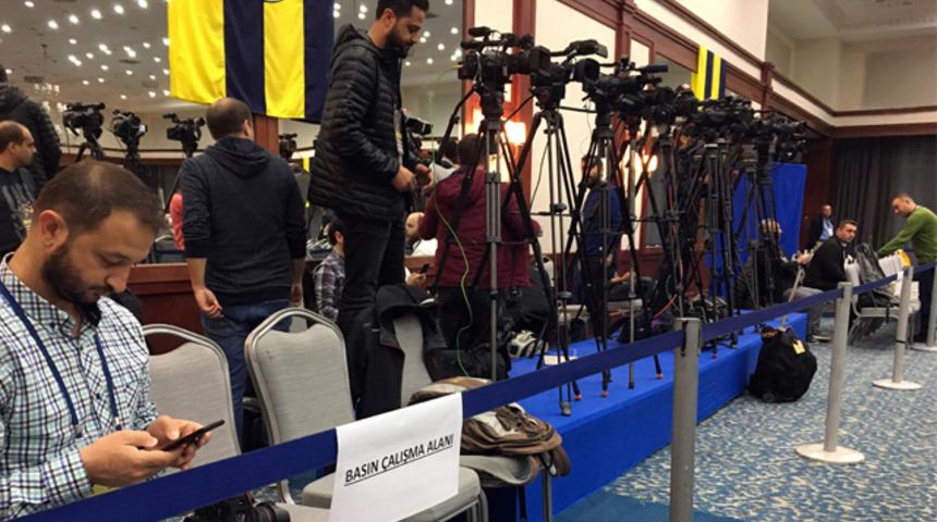 Basın mensupları Fenerbahçe Divan Kurulu'nu terk etti